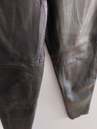 Pantalones negros de piel