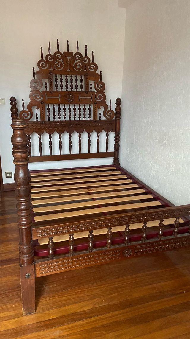 Cama 135 antigua de madera