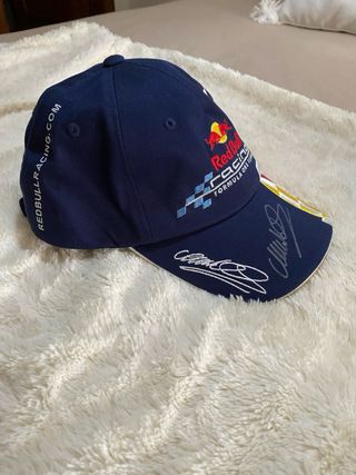 Gorra red bull firmada por Mark Webber