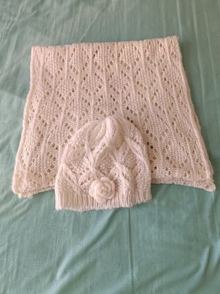 Conjunto bufanda y gorro blanco