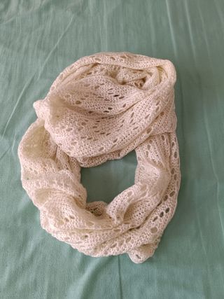 Conjunto bufanda y gorro blanco