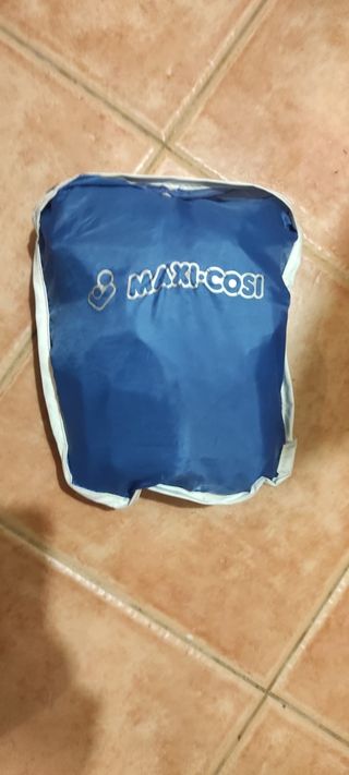 Maxi cosi  bebe confort, fundas y adaptadores