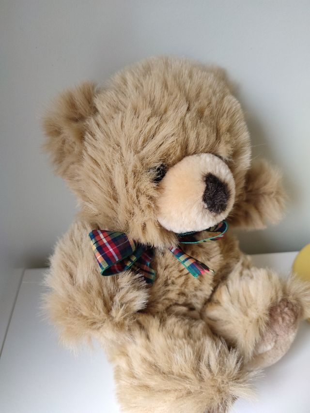 Osito clásico con lazo escocés sin usar.