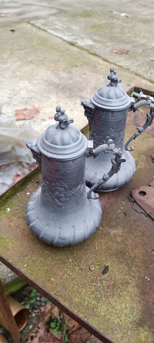 Riproduzione di 2 antiche caffettiere - teiere