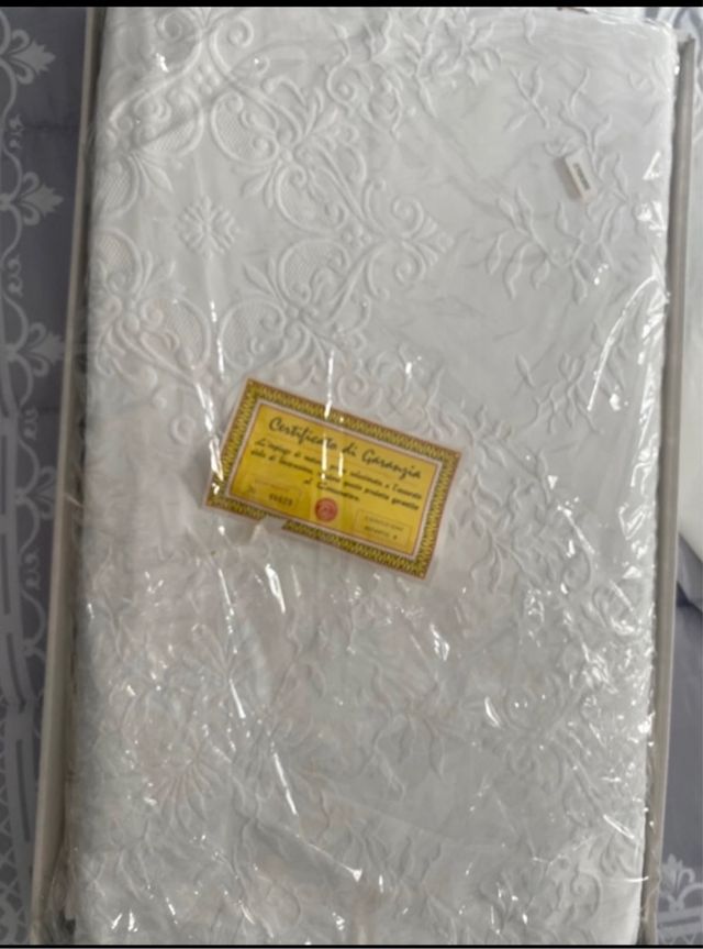 Copriletto nuovo vendo per inut