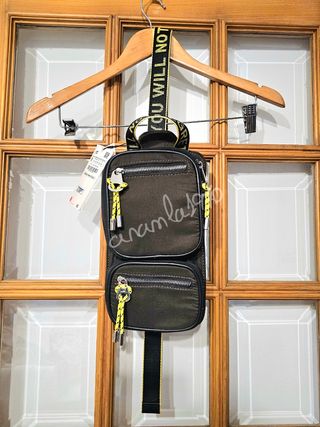 Bolso tipo riñonera verde oscuro zara