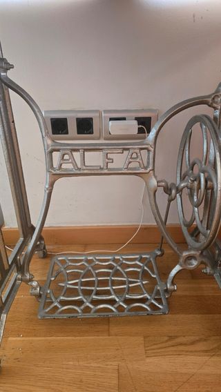 Mesa en mármol y pie máquina alfa