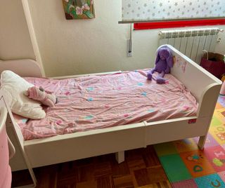 Cama infantil extensible modelo BUSUNGE de Ikea. 