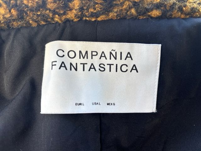 Abrigo de Compañía Fantástica
