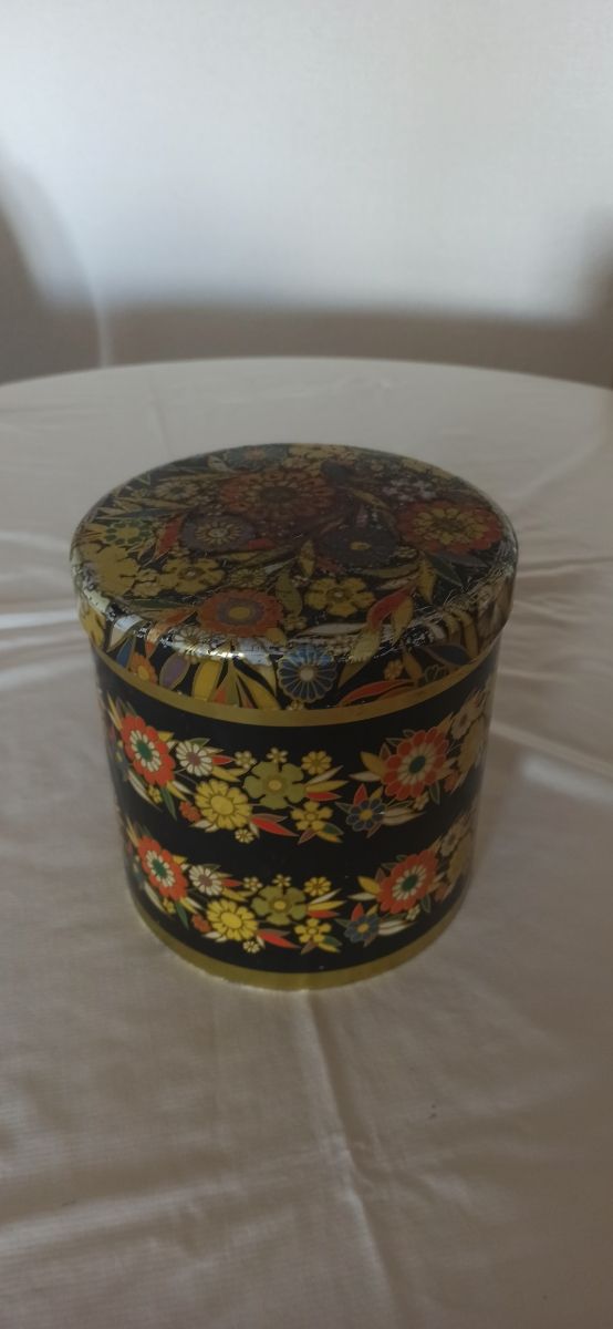 Latas antiguas de cola cao