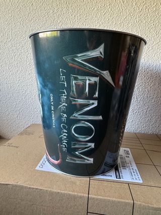 Pack Venom vaso promocional y cubo promocional