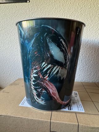 Pack Venom vaso promocional y cubo promocional
