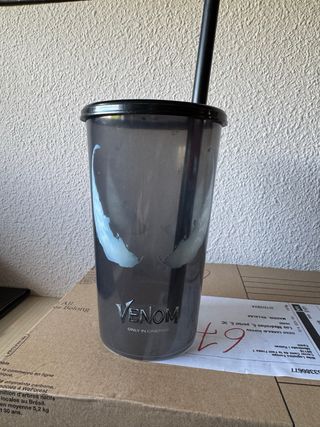 Pack Venom vaso promocional y cubo promocional
