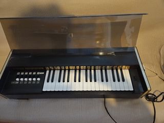 Magnus electric  chord organ
