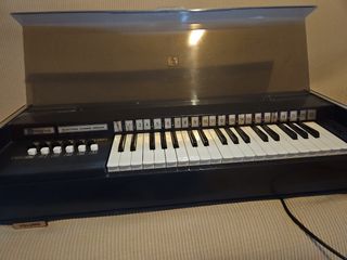 Magnus electric  chord organ