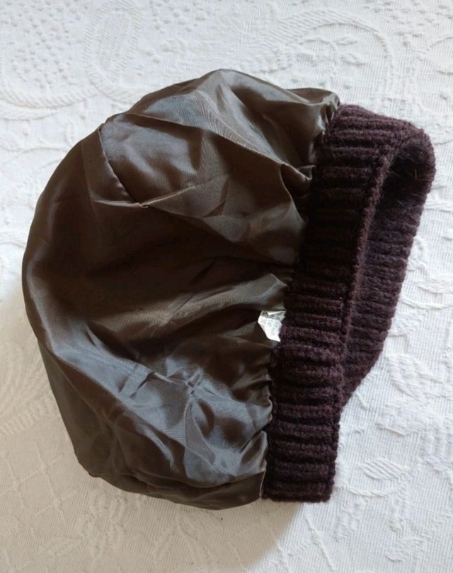Gorro/boina marrón con forro interior