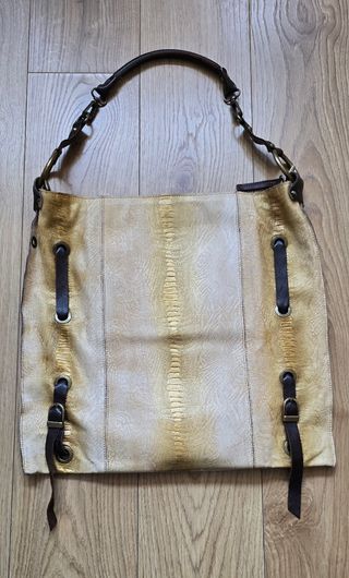 Bolso de piel dorado 