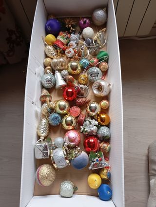 Varios adornos árbol navidad