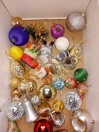 Varios adornos árbol navidad