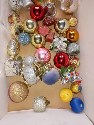 Varios adornos árbol navidad