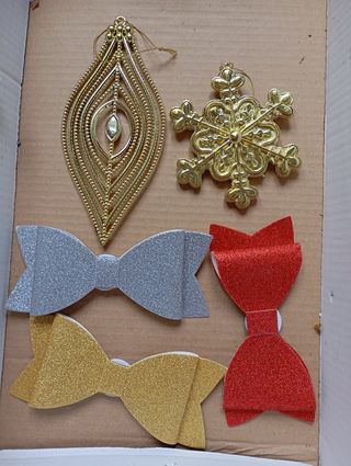 Varios adornos árbol navidad