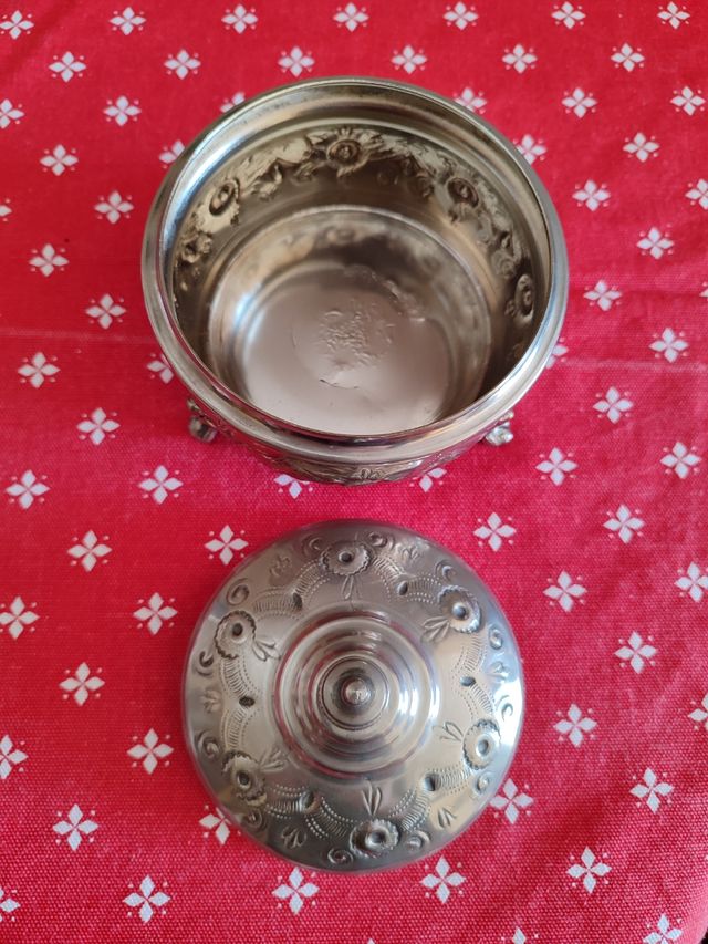 Azucarera metálica antigua