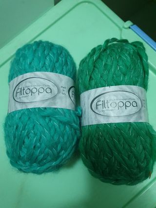 2 gomitoli di lana 