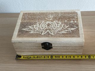 Caja decorativa de madera