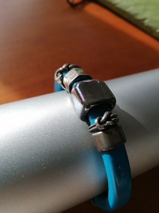 Brazalete cuero y cerámica azul