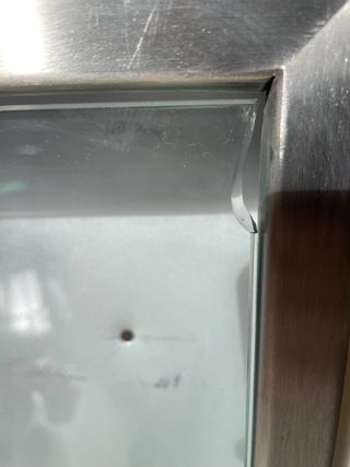 Vitrina de acero y puerta de cristal