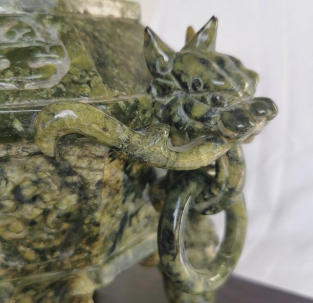 Scultura soprammobile giada/serpentina