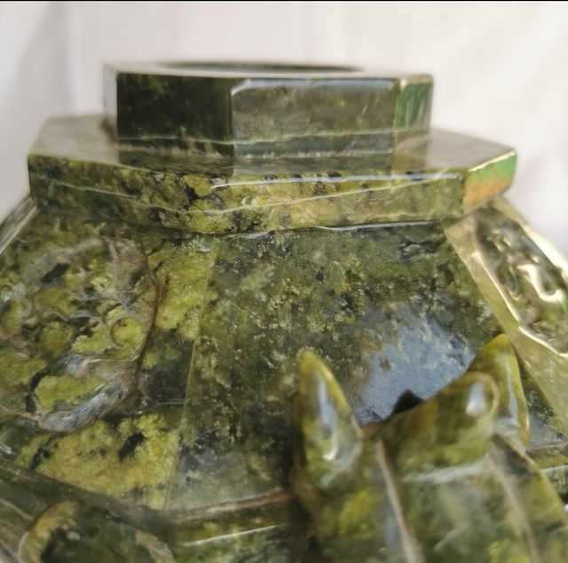 Scultura soprammobile giada/serpentina