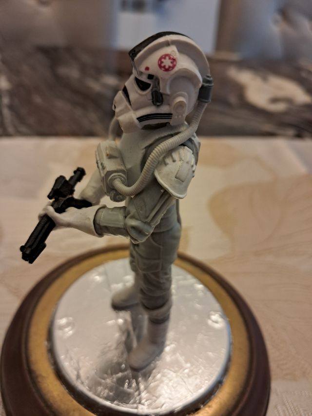 Figura Star Wars piloto AT'AT 3'75" + Urna