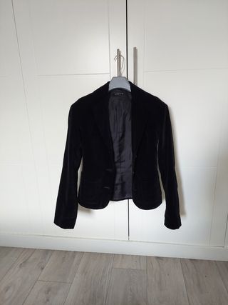 Americana negra terciopelo. Marca Only