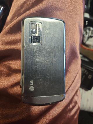 Teléfono LG de tapa