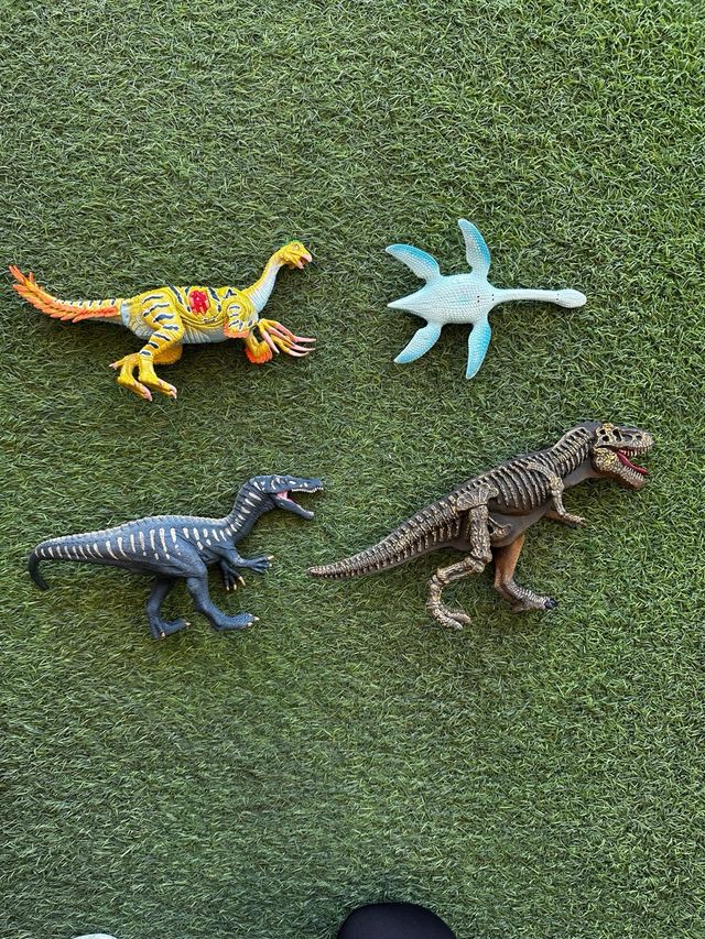 Lote 4 dinosaurios