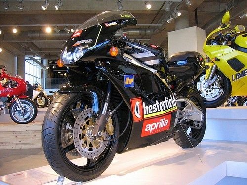 Adhesivos compatibles APRILIA RS 250 CHESTERFIELD