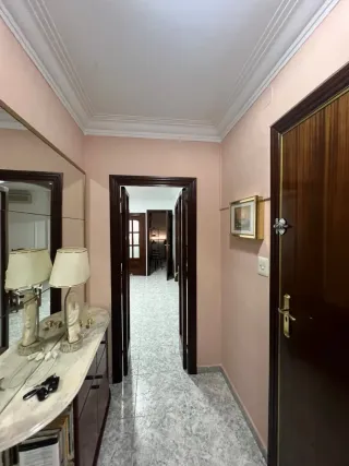 Se alquila habitacio !