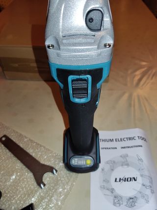 Amoladora + 2 baterías + cargador + caja regalo