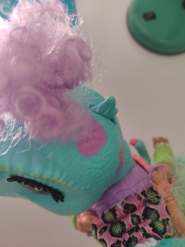 Muñecas articuladas con dinosaurio 