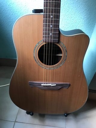 Guitarra acustica Alhambra