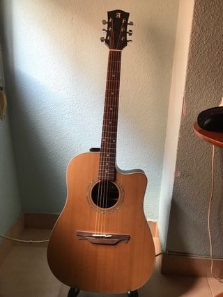 Guitarra acustica Alhambra