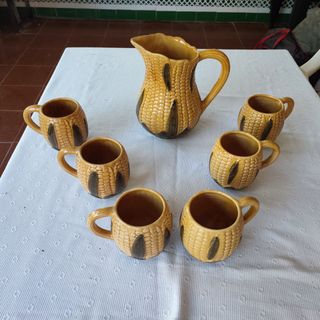 Antiguo juego de jarritas y jarra 