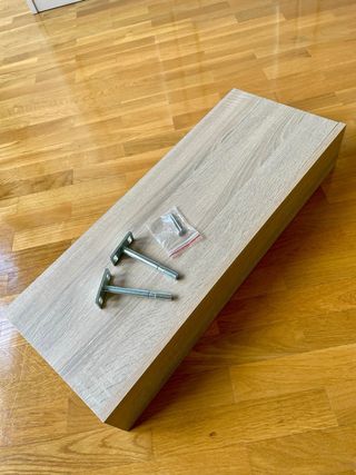 Estante de pared con cajón