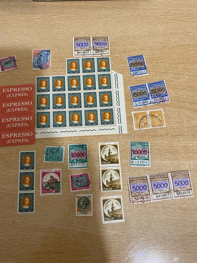 Francobolli e registro valori bollati 