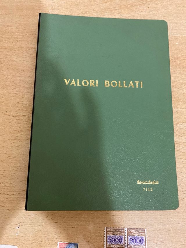 Francobolli e registro valori bollati 