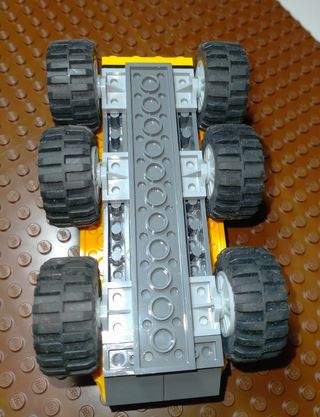 Lego auto gialla