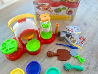 Pizzeria Play-Doh con caja y plastilina