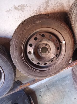 3 ruedas con llantas 