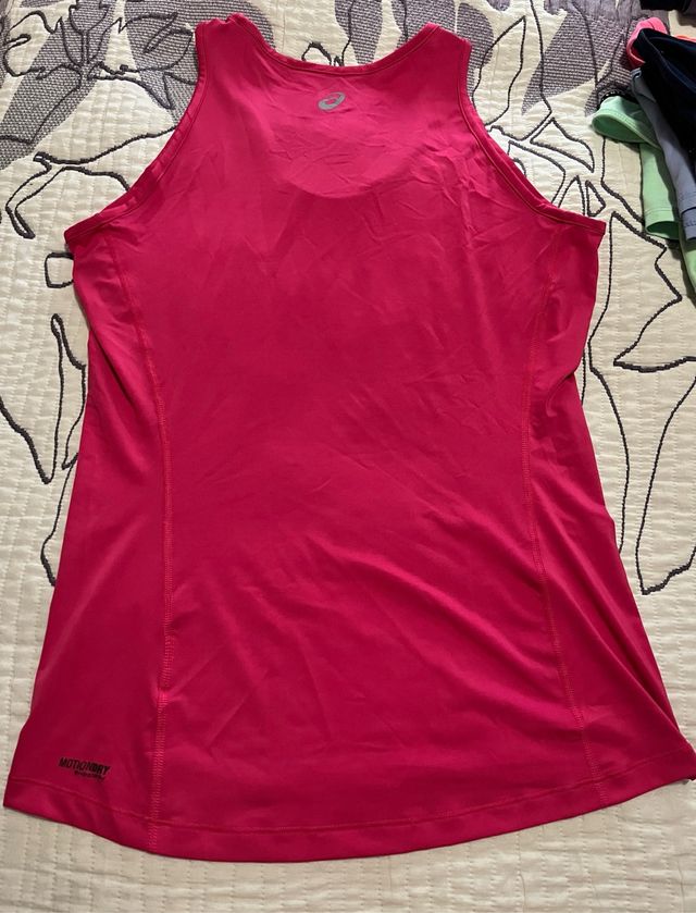 Camiseta Asics chica. 